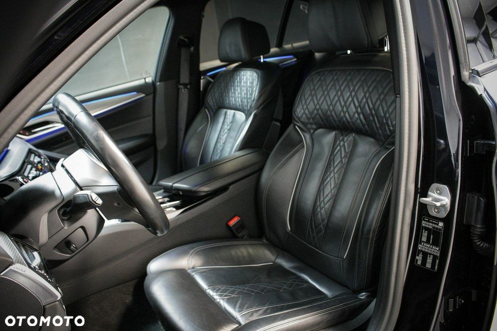 BMW Seria 5 520d M Sport - 12