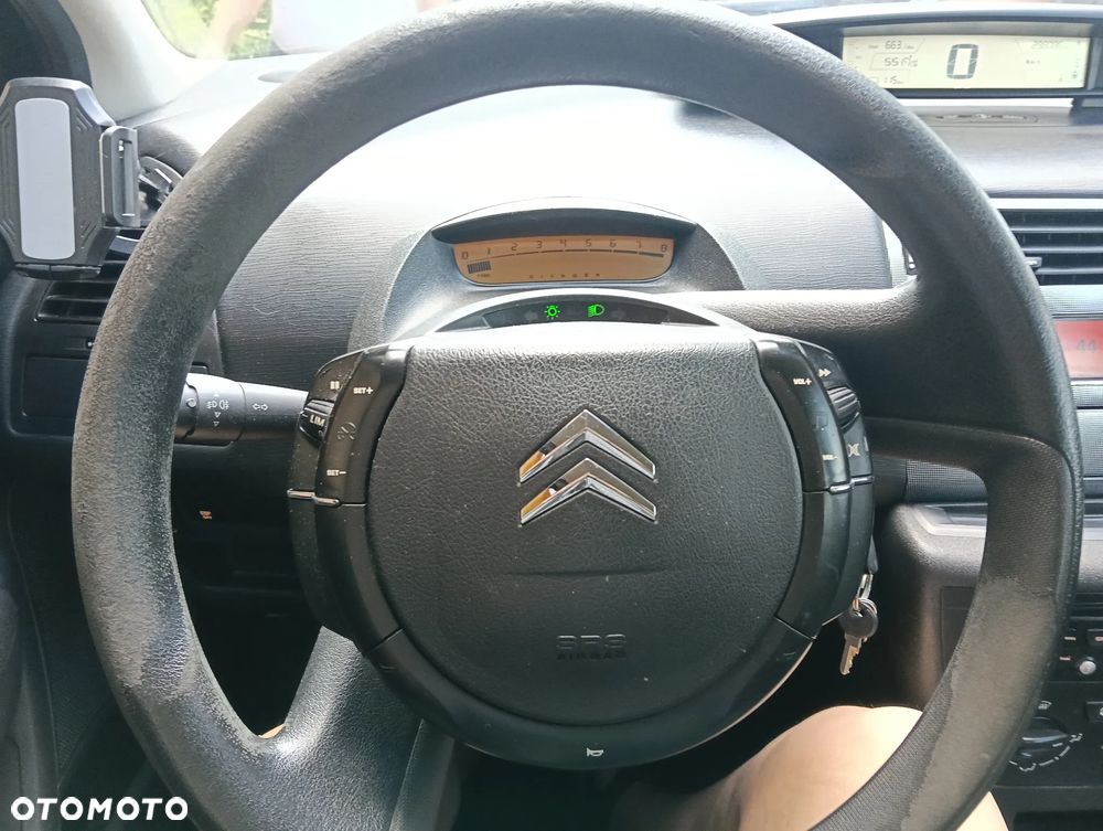 Citroën C4 1.4 16V X - 8