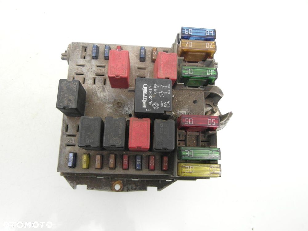 SKRZYNKA BEZPIECZNIKÓW FIAT STILO 51732865 - 1