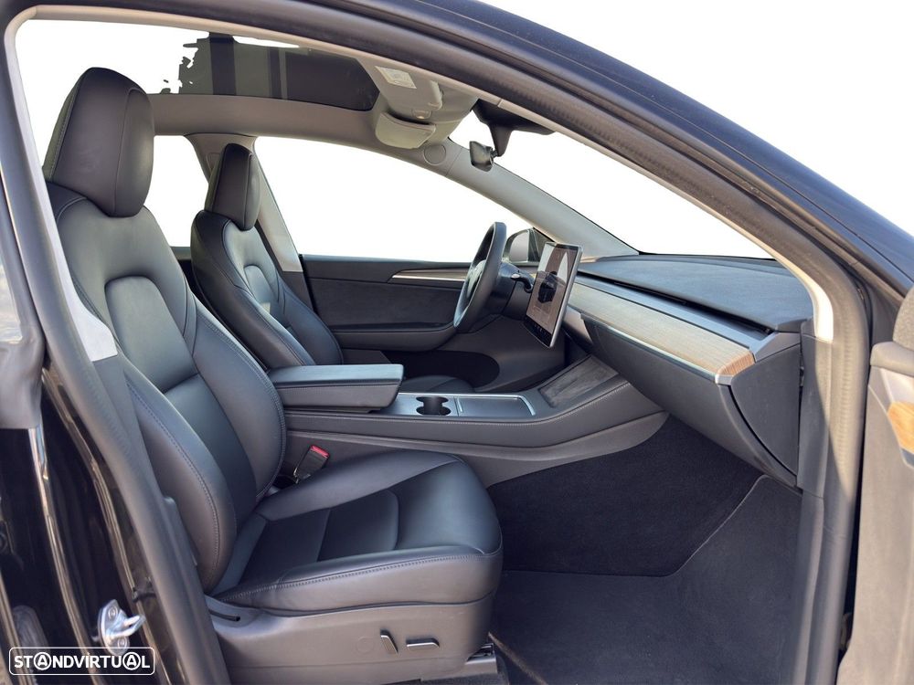Tesla Model Y Standard RWD - 14