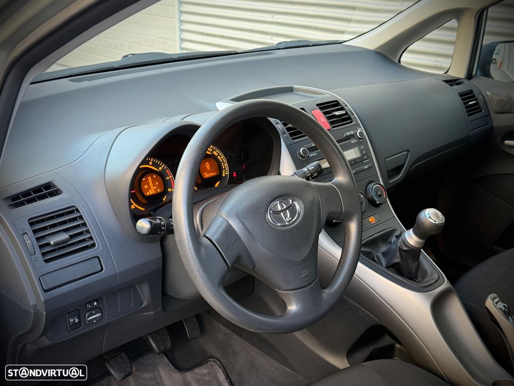 Toyota Auris 1.4 VVT-i AC+VSC - 12