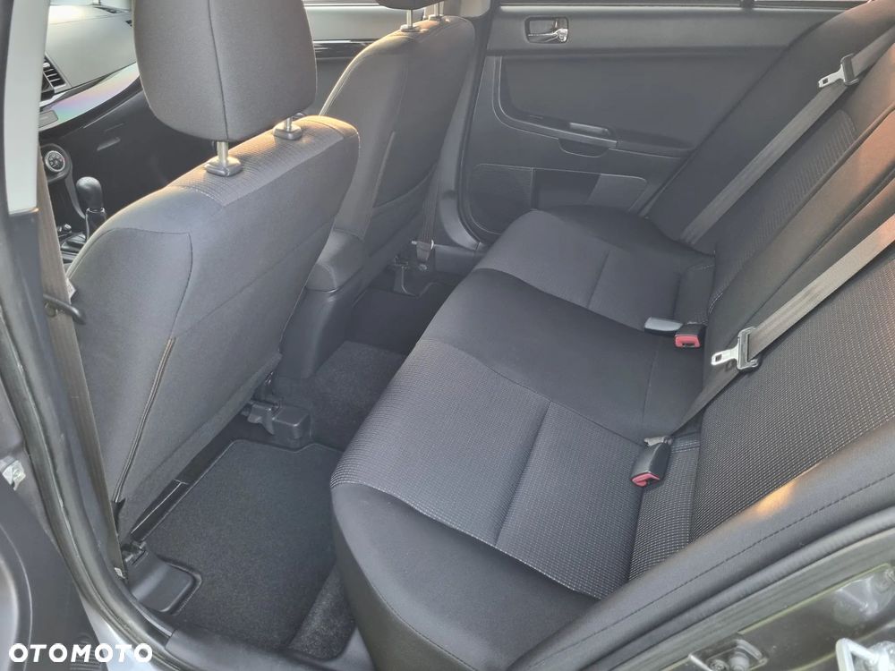 Mitsubishi Lancer - 6