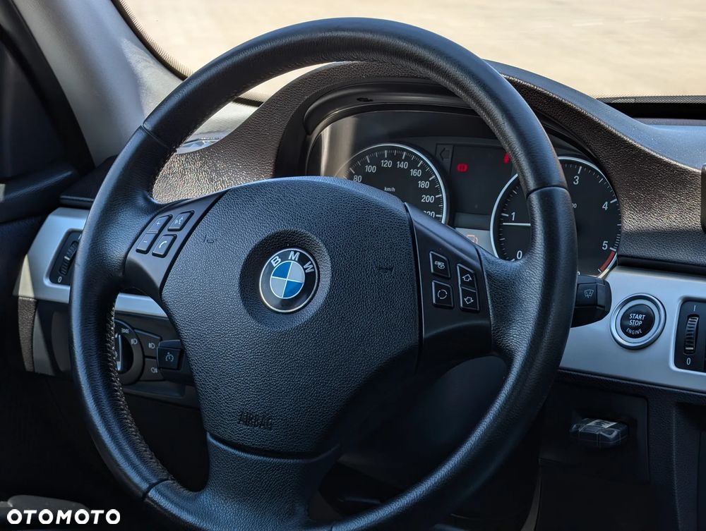 BMW Seria 3 320d Sport Line - 26