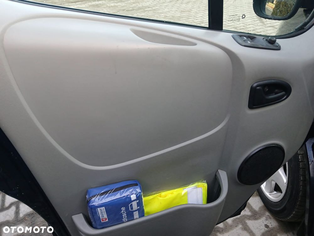 Renault Trafic - 12