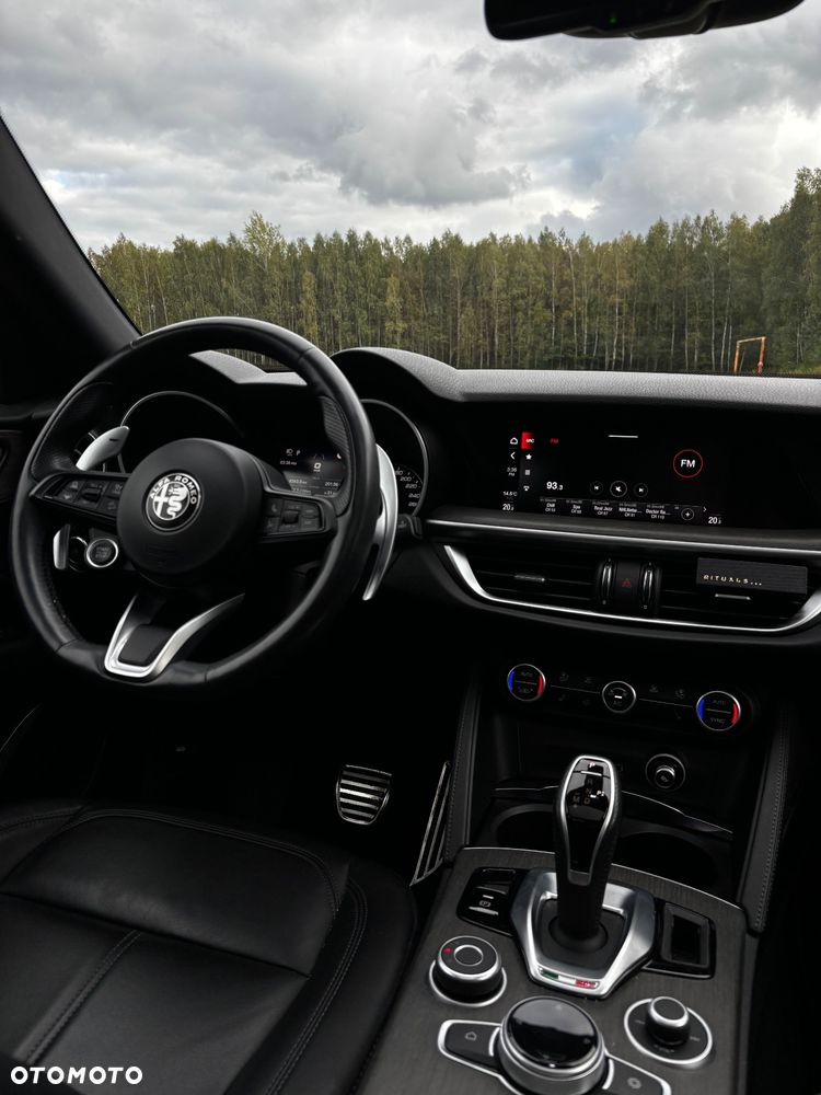 Alfa Romeo Stelvio 2.0 Turbo 16V AT8-Q4 Ti - 11