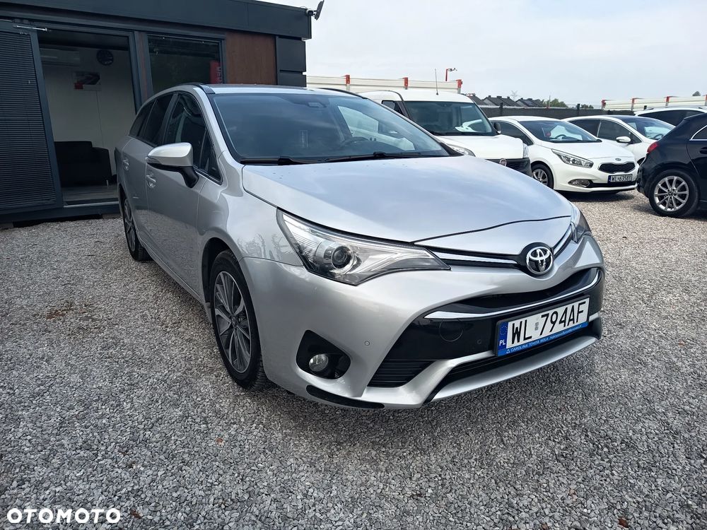 Toyota Avensis 1.8 Premium - 9