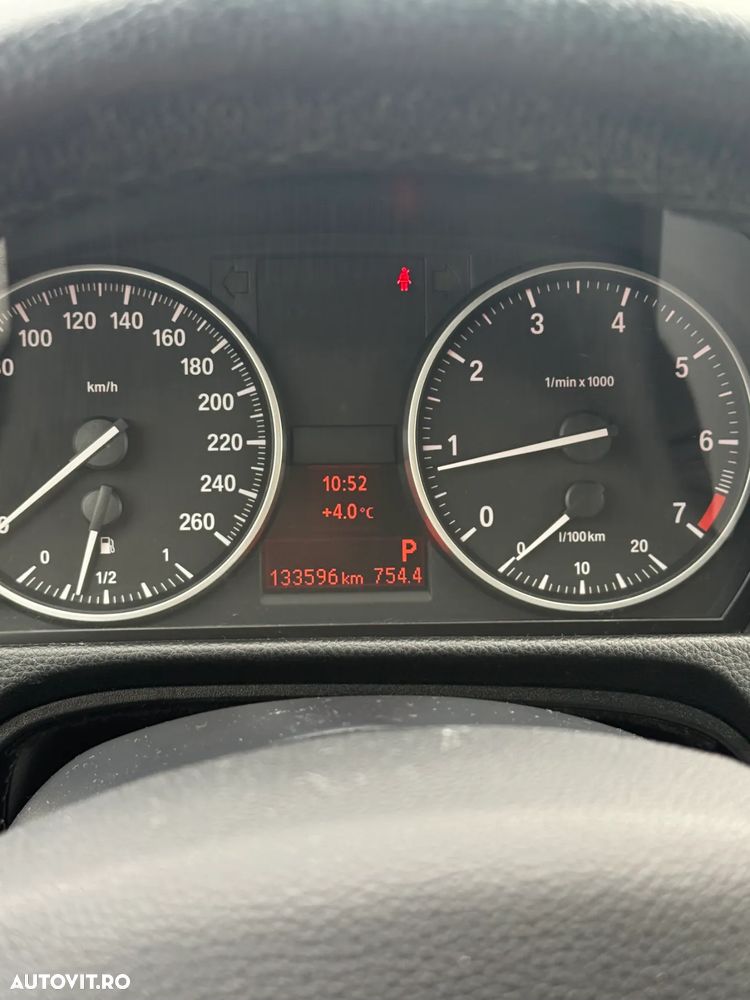 BMW Seria 3 318i Aut. - 24