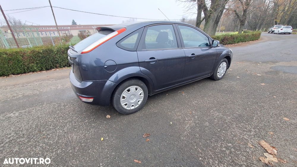 Ford Focus 1.4i Trend - 10