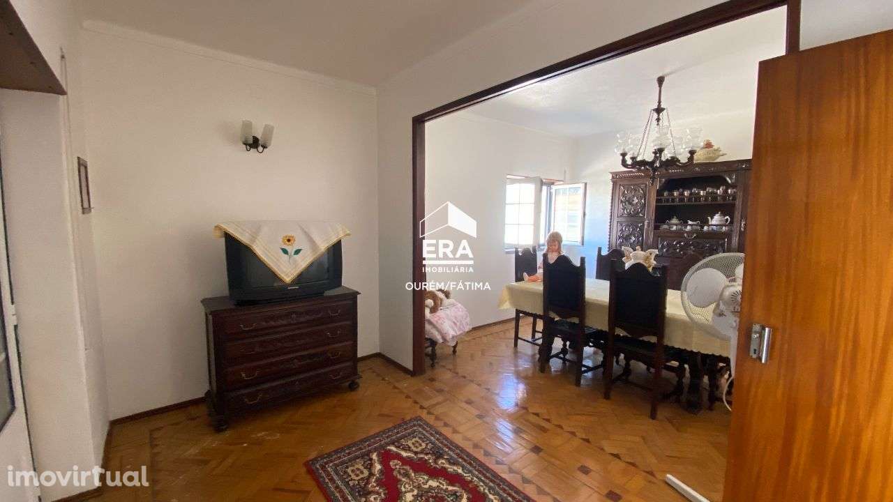 Moradia T4 localizada em Alqueidão da Serra! - Grande imagem: 3/17