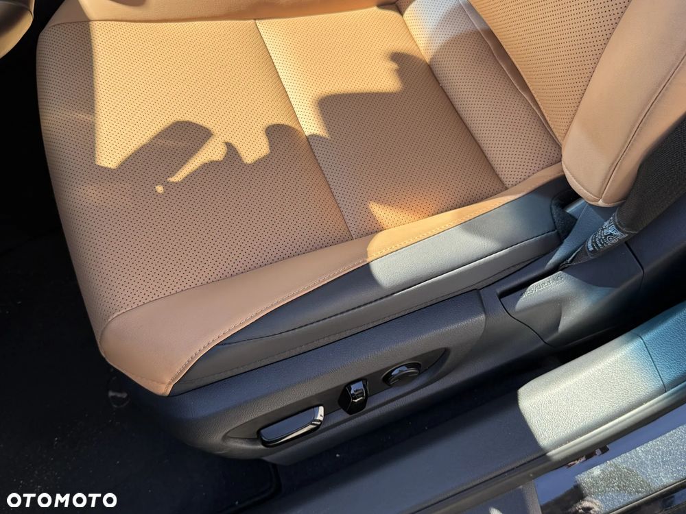 Lexus ES 300h Business Edition - 8