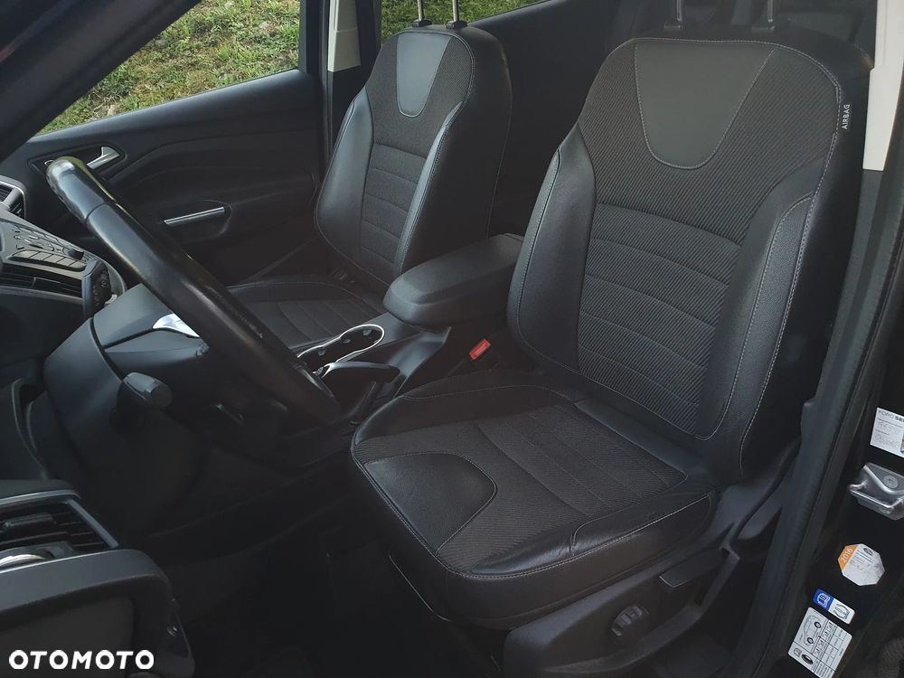 Ford Kuga 2.0 TDCi 4x4 Titanium - 23