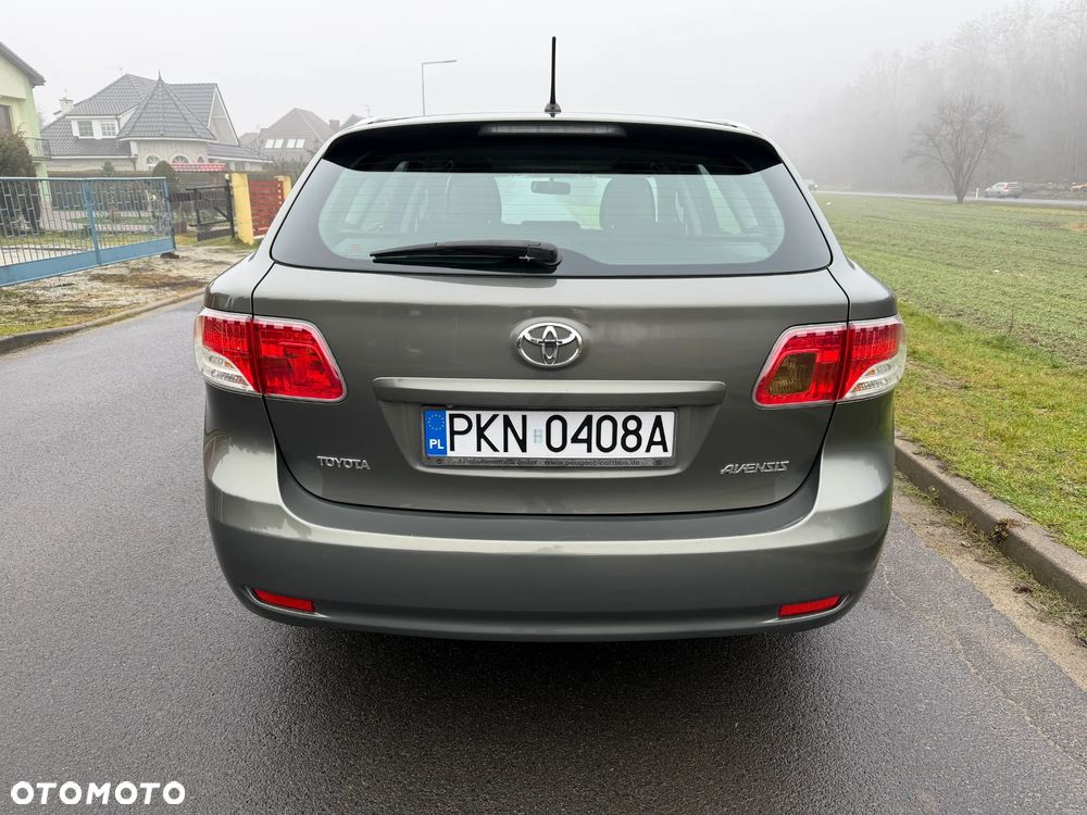 Toyota Avensis 1.8 Executive - 9