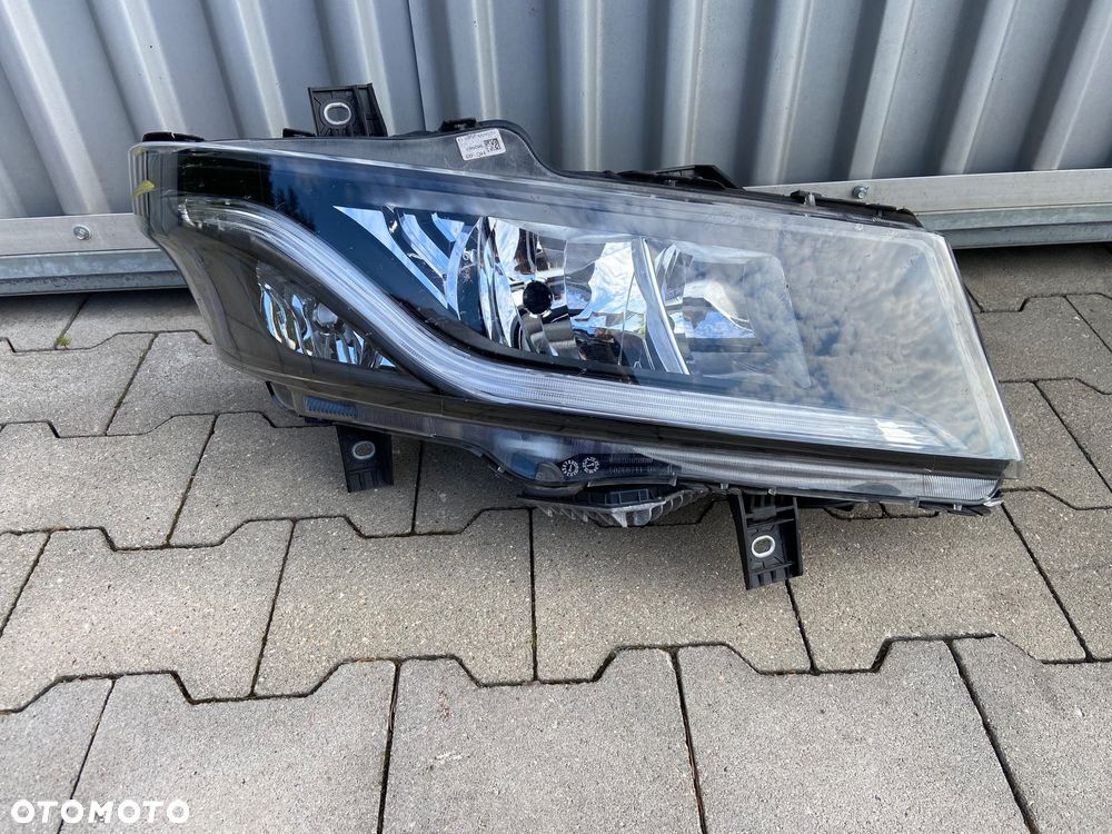 Lampa Iveco S-WAY reflektor LED+H7 prawa RH