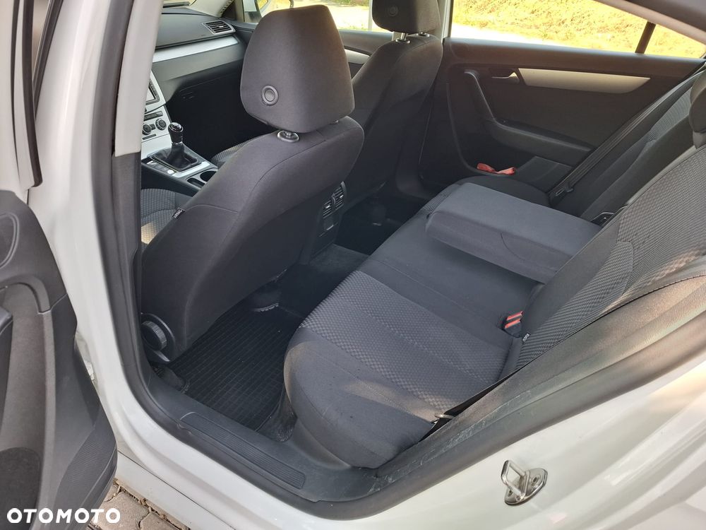 Volkswagen Passat 1.6 TDI Trendline - 10