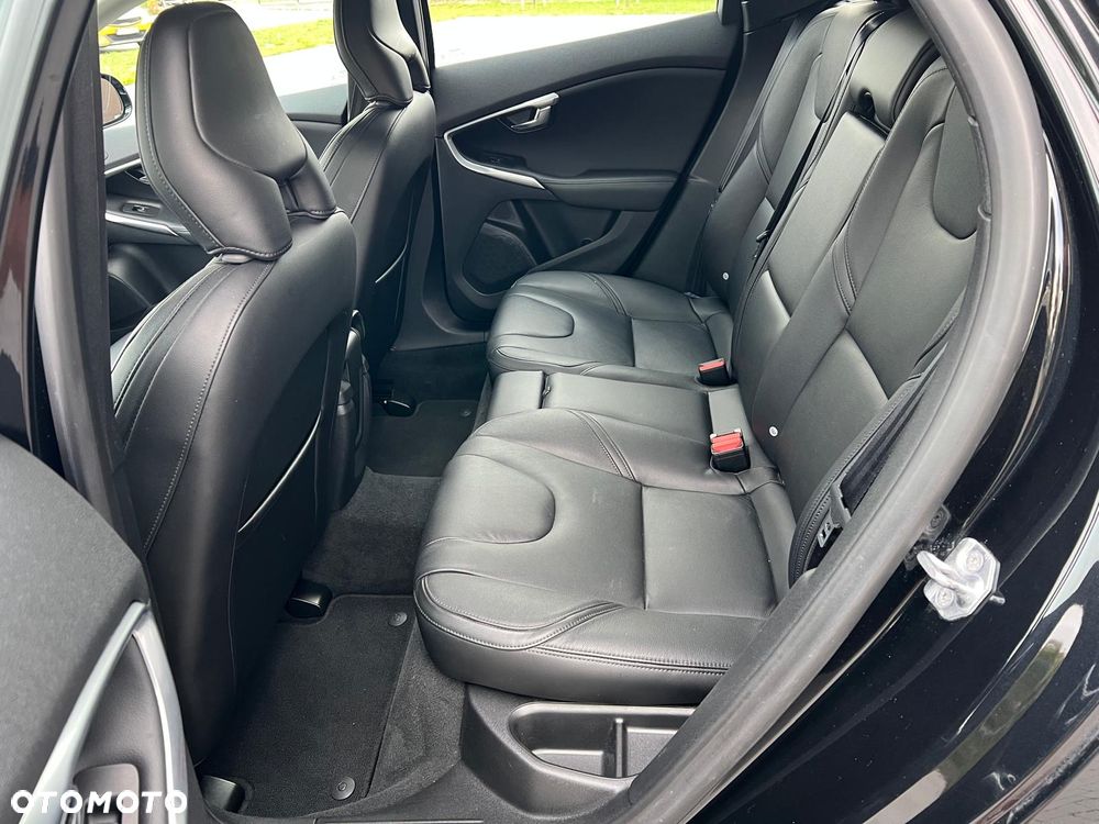 Volvo V40 D4 Geartronic Momentum - 27
