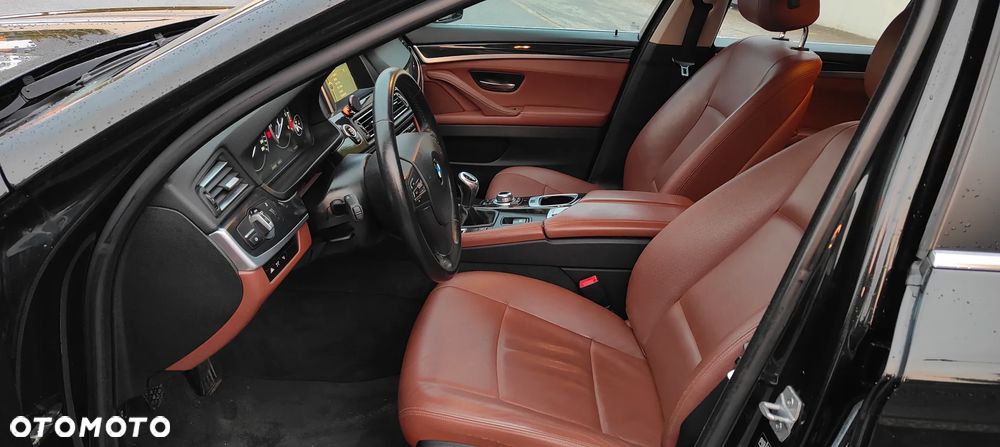 BMW Seria 5 525d Luxury Line - 35