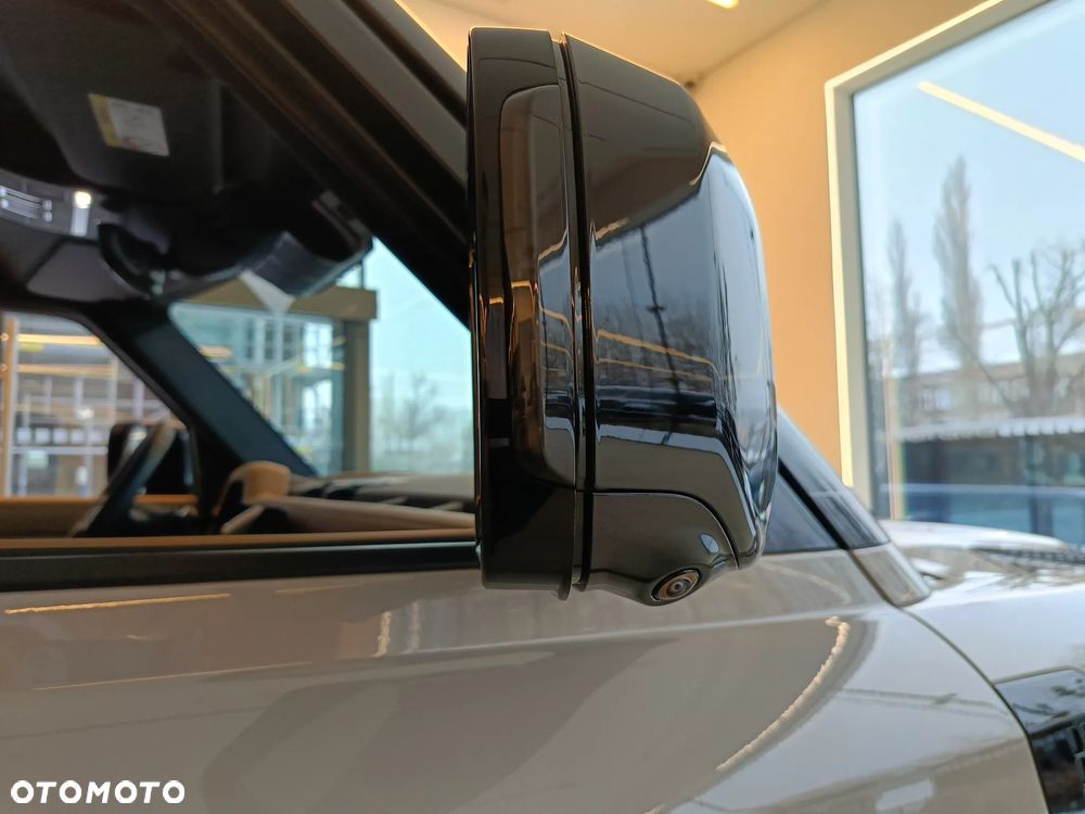 Land Rover Defender - 16