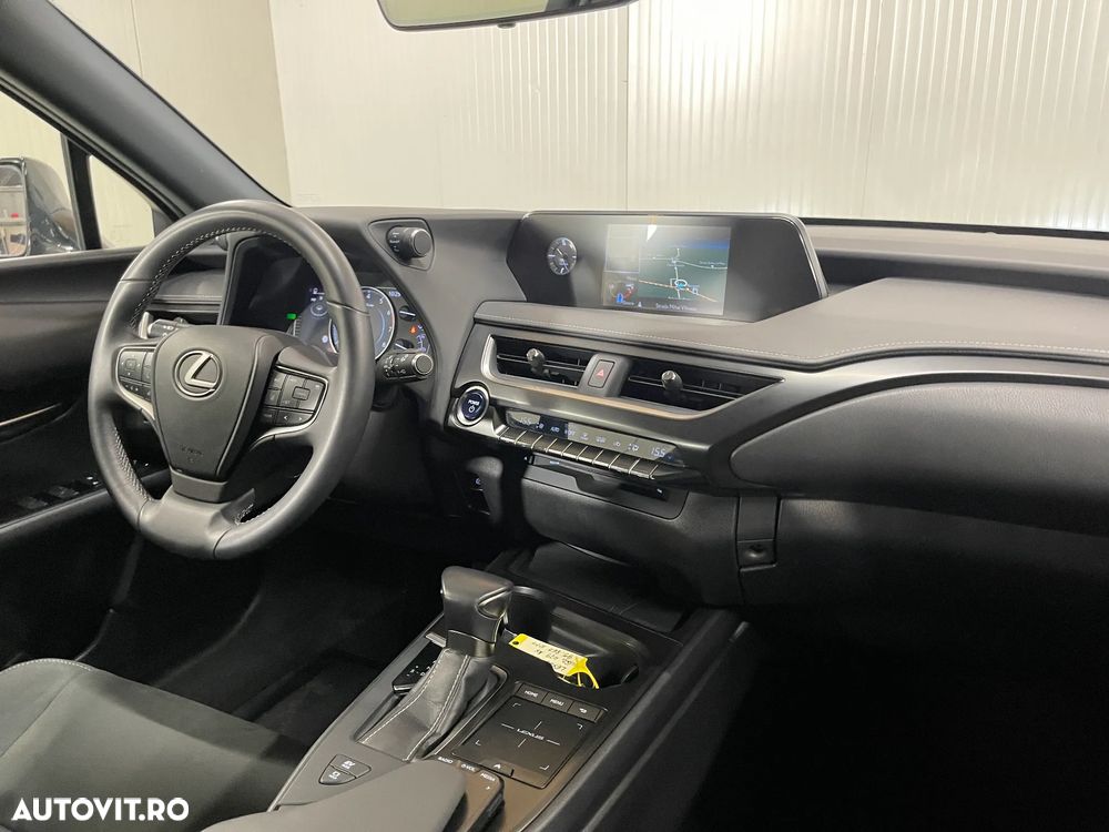 Lexus UX 250h Business Edition - 8