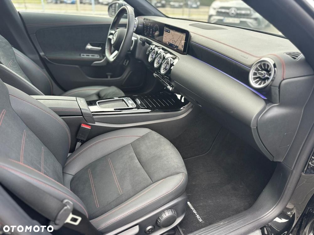 Mercedes-Benz CLA - 12