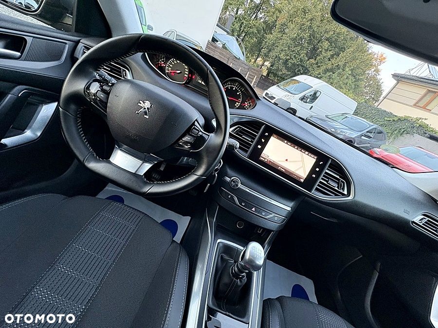 Peugeot 308 1.5 BlueHDi Allure S&S - 26