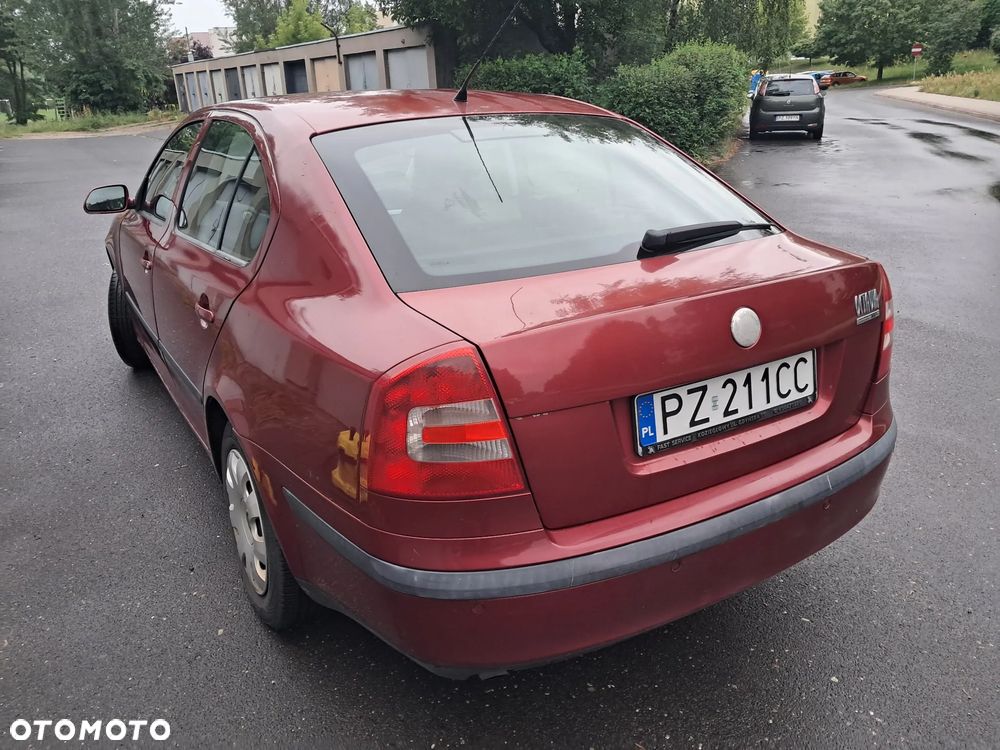 Skoda Octavia 1.6 Ambiente - 15