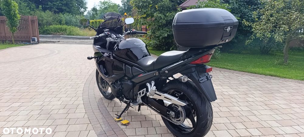 Suzuki GSX - 6