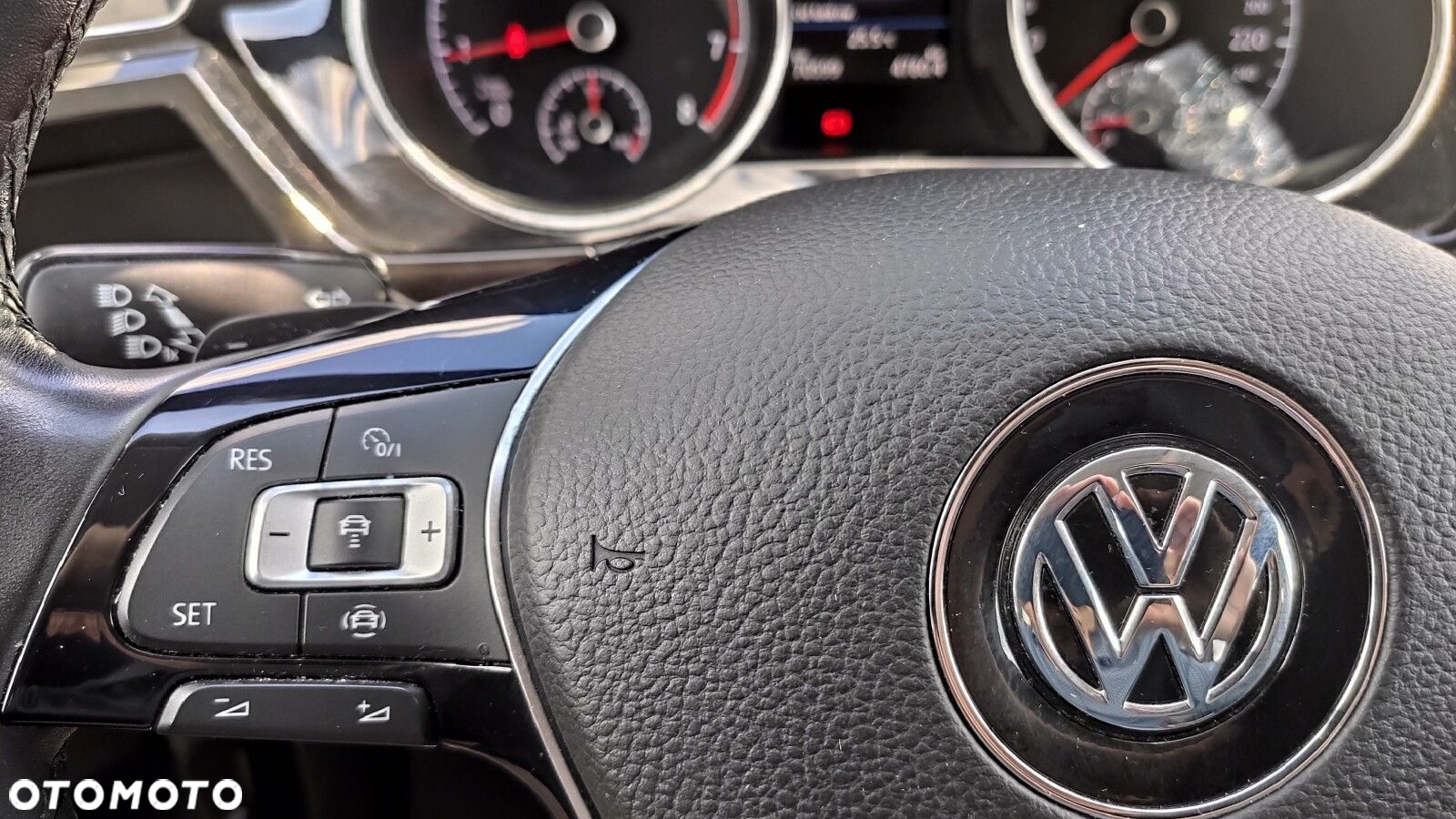 Volkswagen Touran - 13