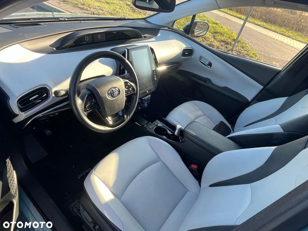 Toyota Prius Hybrid Executive - 24