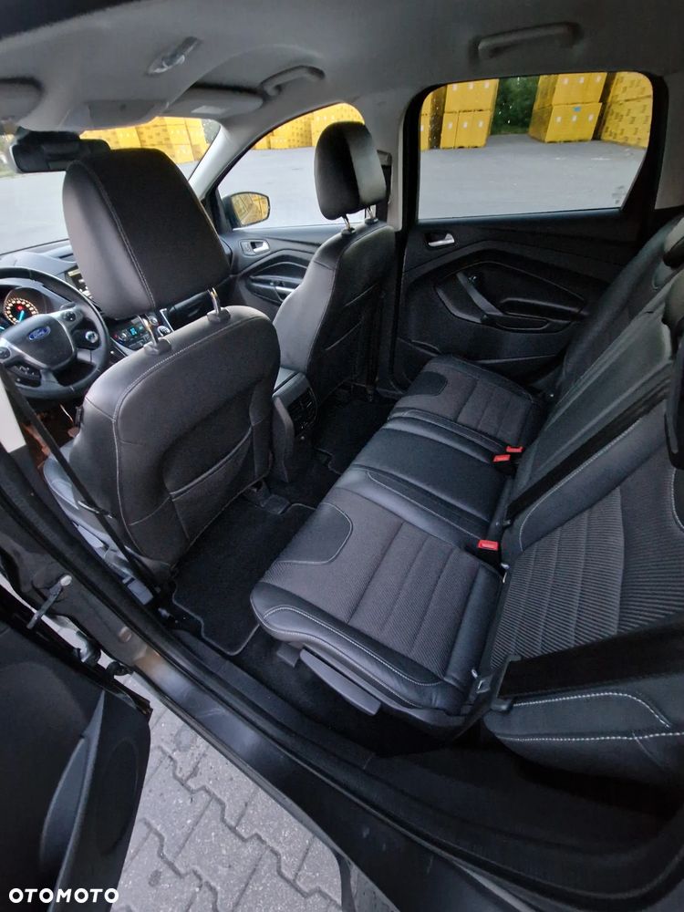 Ford Kuga 2.0 TDCi 2x4 Titanium - 25