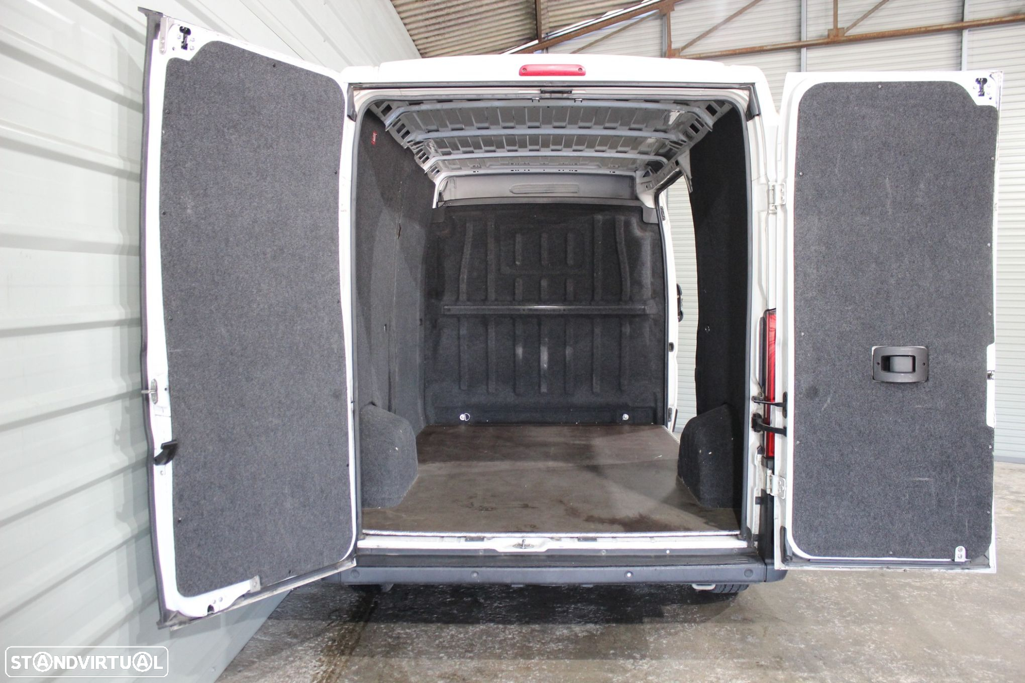 Peugeot Boxer 2.0 BlueHDi 333 L2H2 Premium - 14
