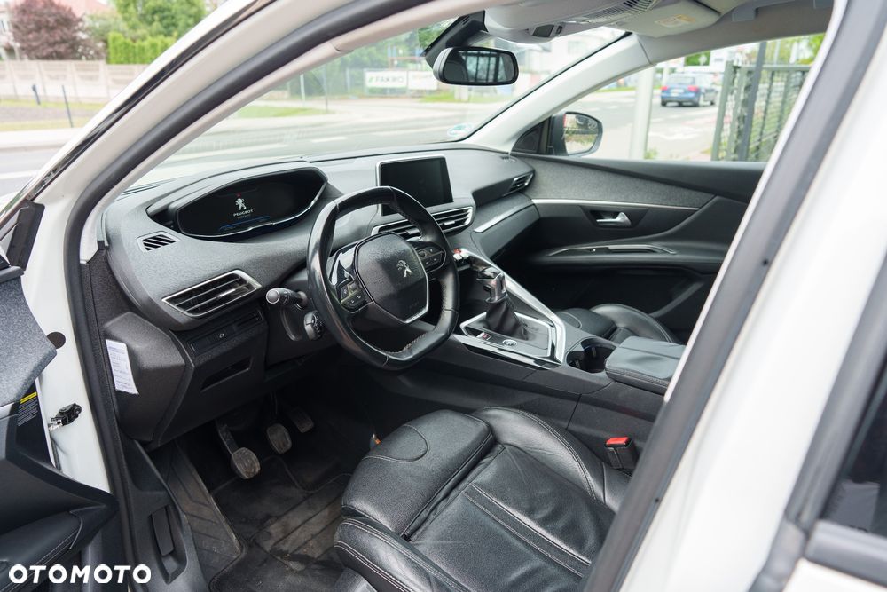 Peugeot 3008 1.2 PureTech GPF Allure S&S - 8