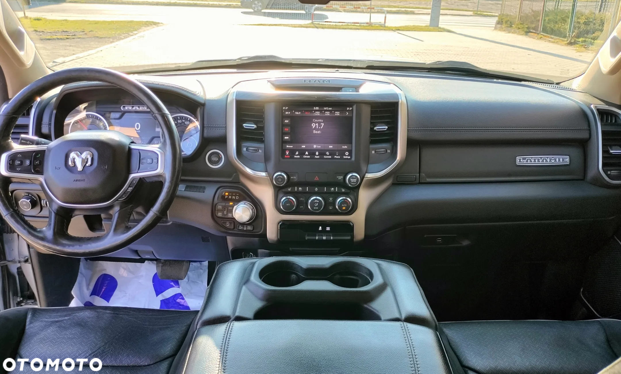 RAM 1500 Crew Cab Shortbed Laramie - 17