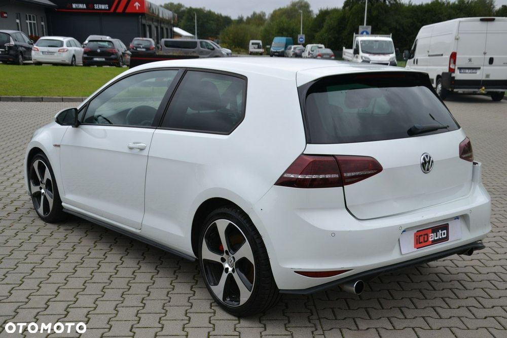 Volkswagen Golf - 5