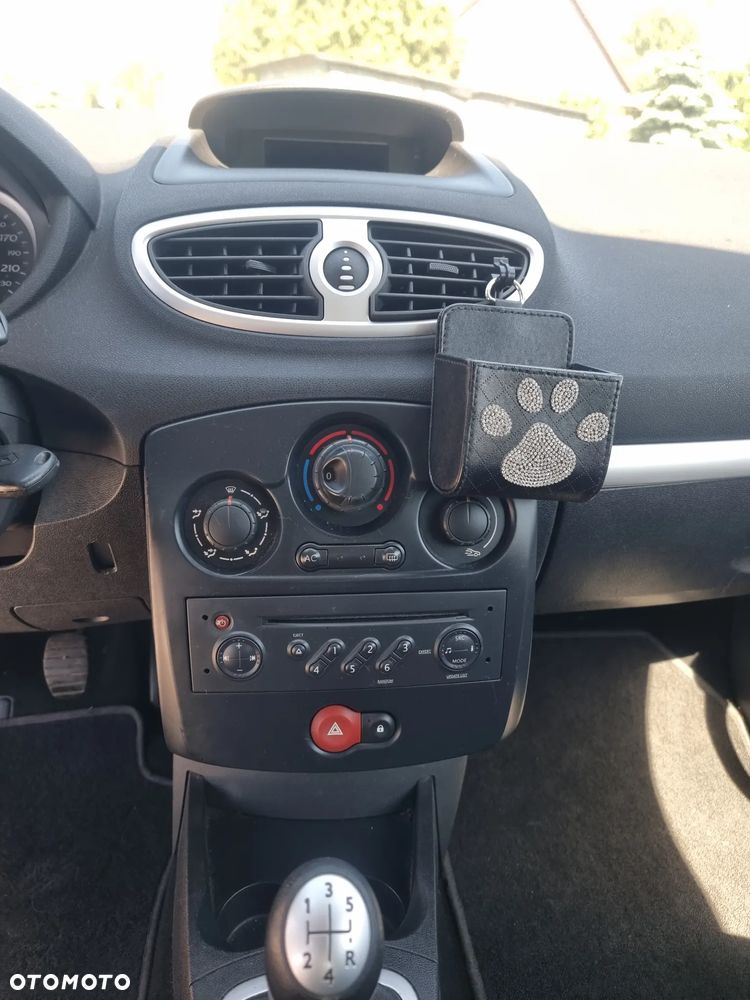 Renault Clio - 11