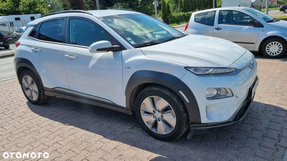 Hyundai Kona 64kWh Executive - 2