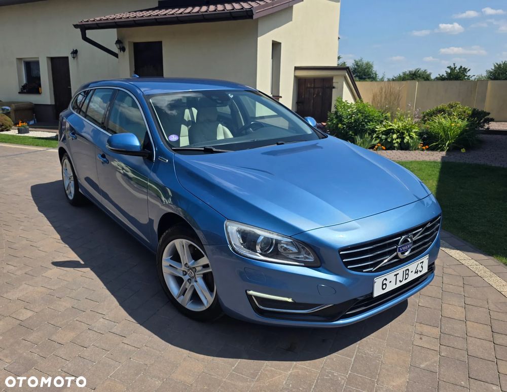Volvo V60 D6 AWD Plug-in Hybrid Summum - 1