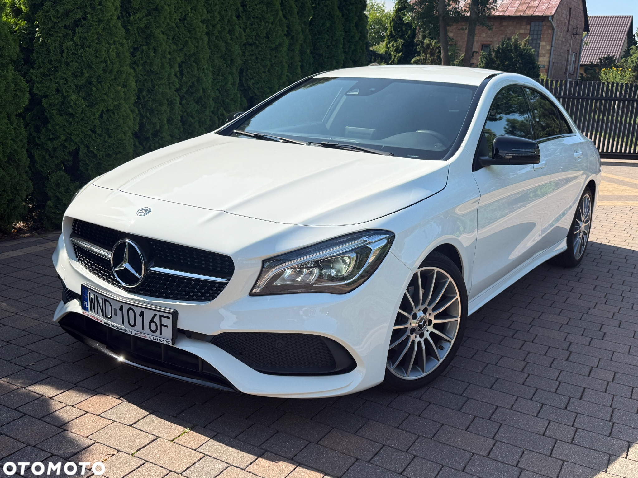 Mercedes-Benz CLA 200 AMG Line - 2