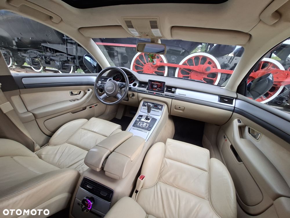 Audi A8 4.2 Quattro - 30