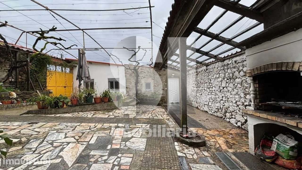 Moradia T3 com anexo e terreno / Vila Nova de Poiares - Grande imagem: 2/49