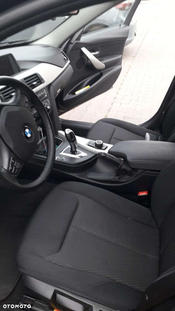 BMW Seria 3 318i - 11