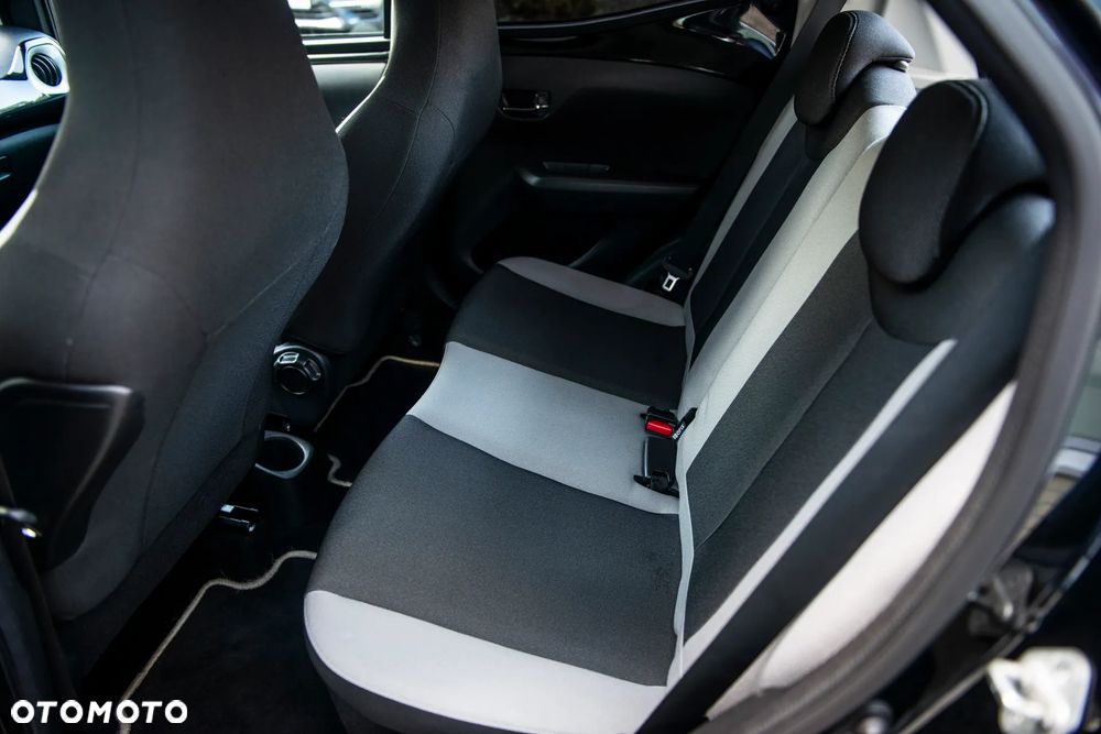 Toyota Aygo x-business - 18
