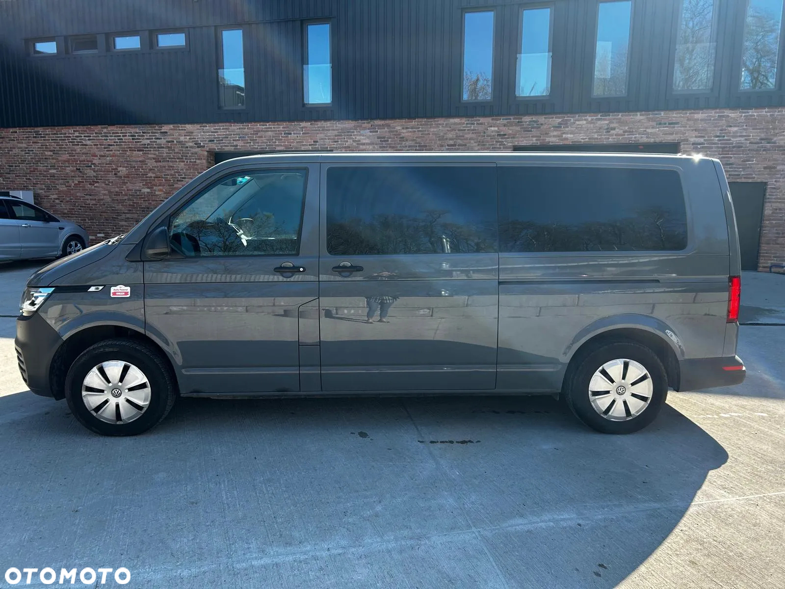 Volkswagen Caravelle - 8