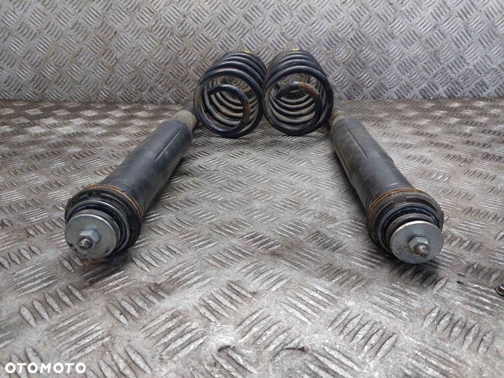 AMORTYZATORY + SPRĘŻYNY TYŁ KOMPLET TOYOTA YARIS II HB 5D - 2