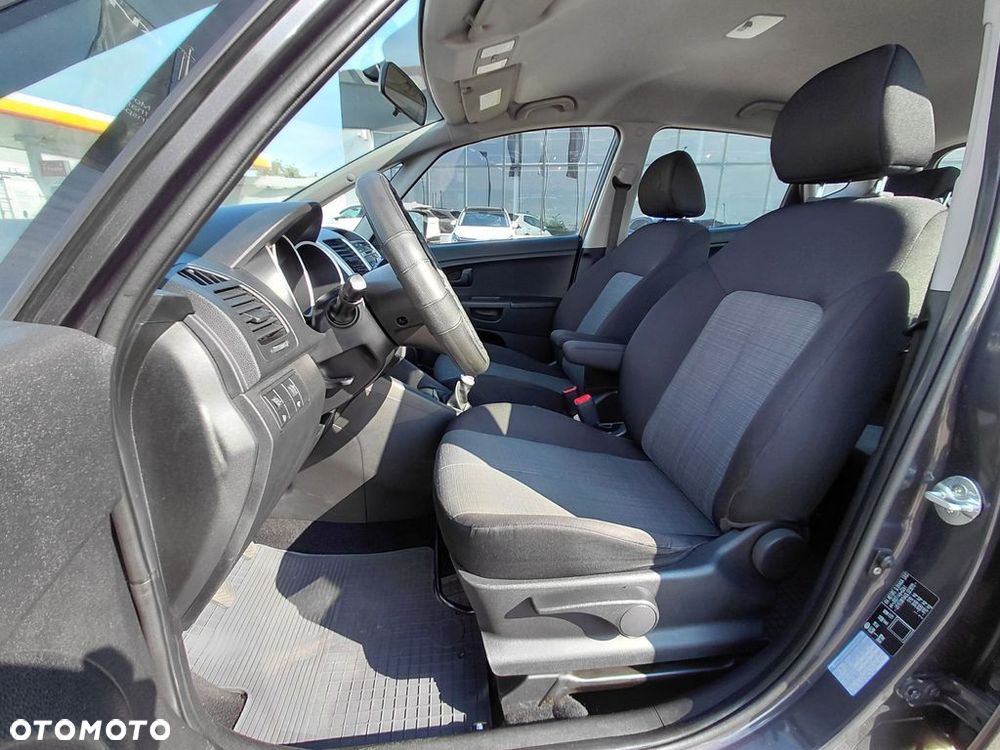 Kia Venga 1.4 M - 11