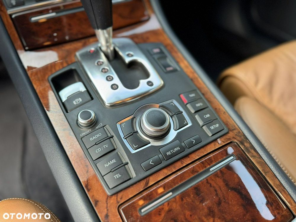 Audi A8 - 25