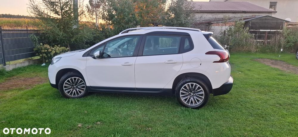 Peugeot 2008 1.2 Pure Tech Style EU6 - 37