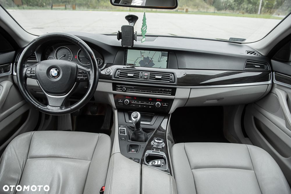 BMW Seria 5 520d - 24