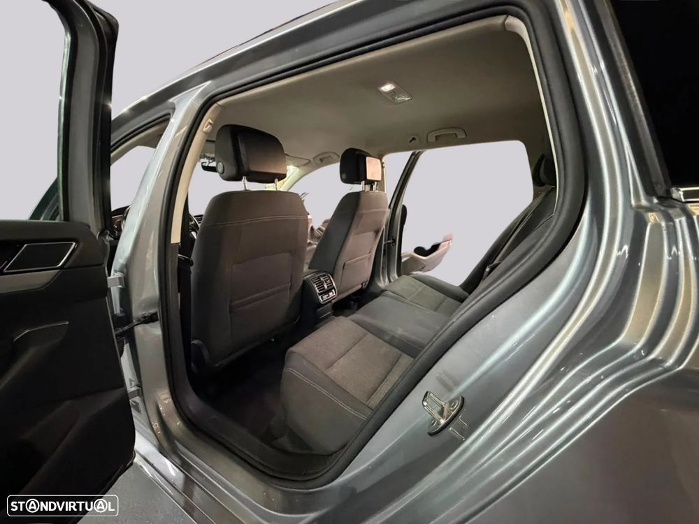 VW Passat 1.6 TDI Business DSG - 31
