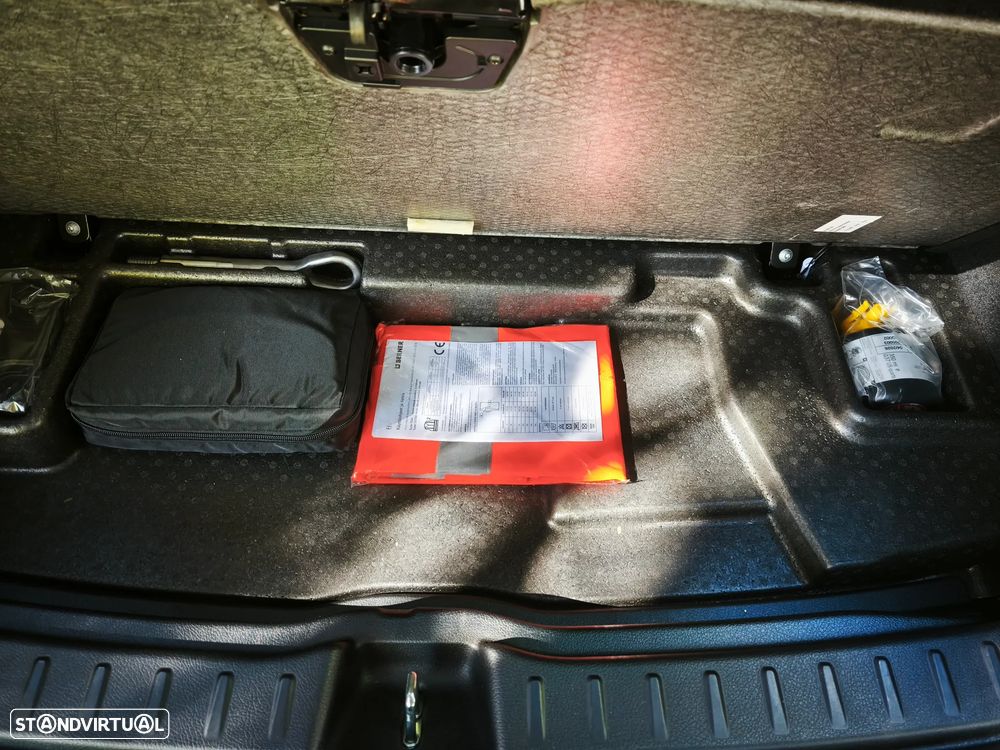 Mercedes-Benz EQA - 8
