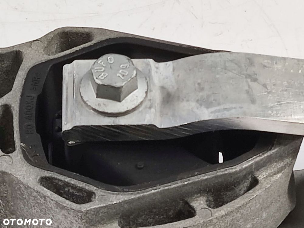 VOLVO XC40 2.0T T4 17-21r Poduszka Łapa Silnika - 7